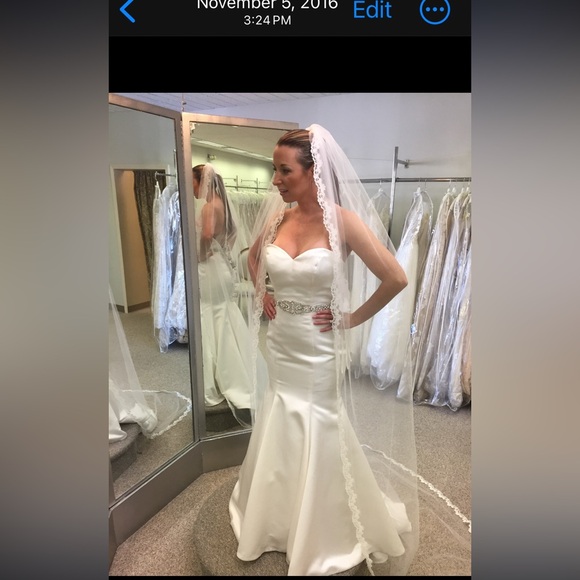 Ivory Wedding Gown Mermaid silhouette with Sweetheart Neckline size 4/6 - Picture 16 of 16